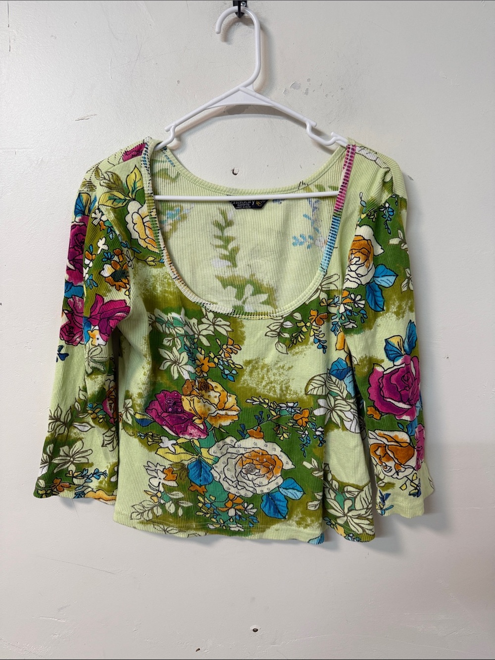 Women’s Floral Scoop Neck Long Sleeve Top in Light Green
